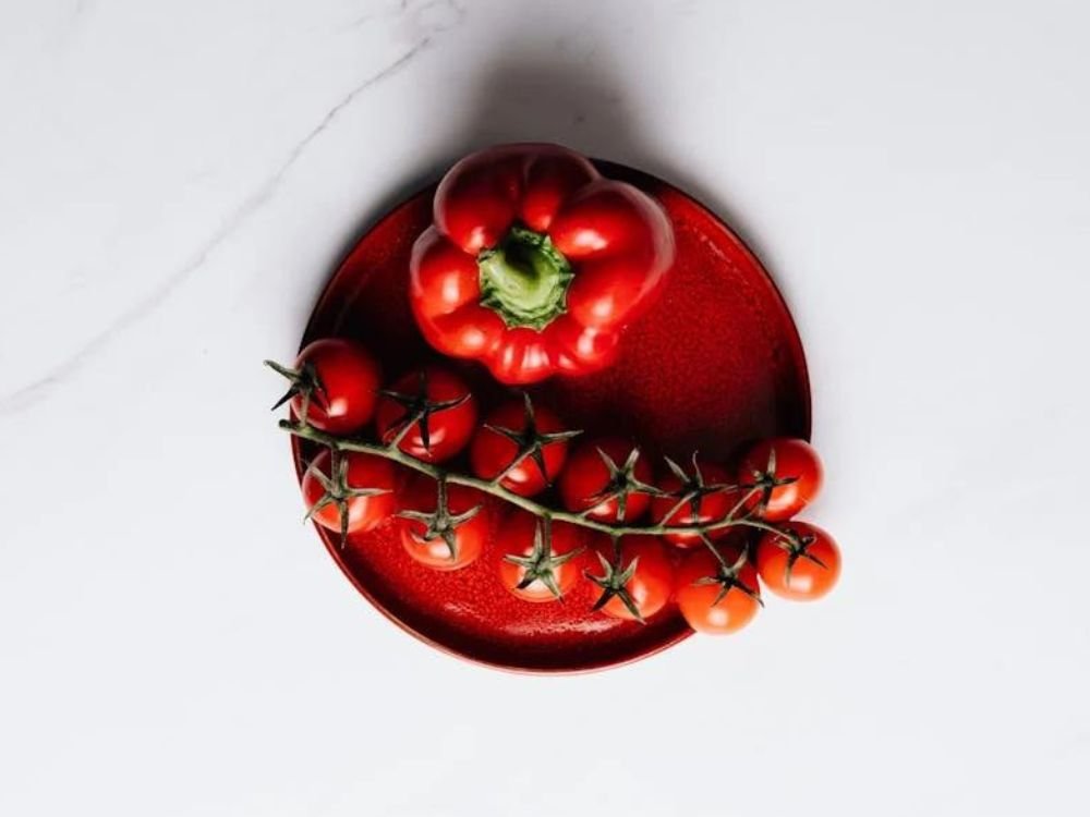 Benefícios do tomate-cereja e pimentão vermelho